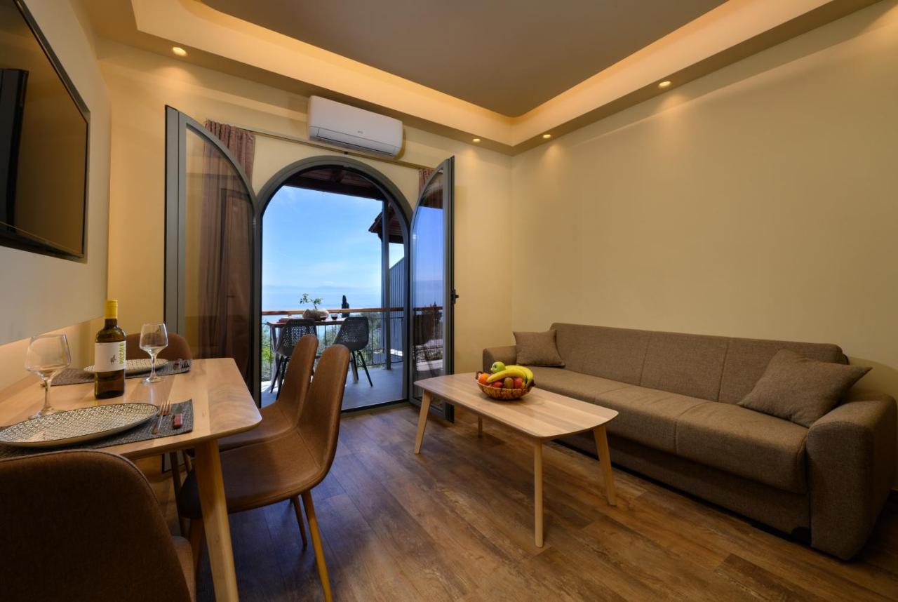 Seven Keys Luxury Suites Achilleion ภายนอก รูปภาพ